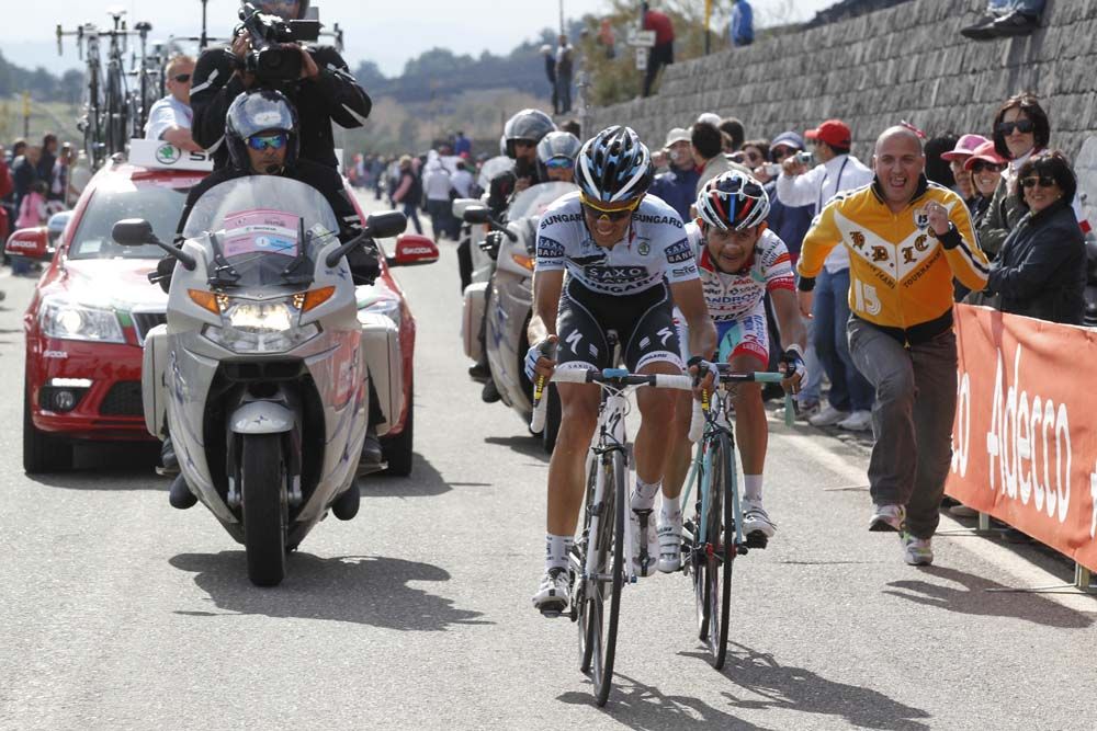 Alberto Contador tries to shake Jose Rujano at the 2011 Giro on Mount Etna