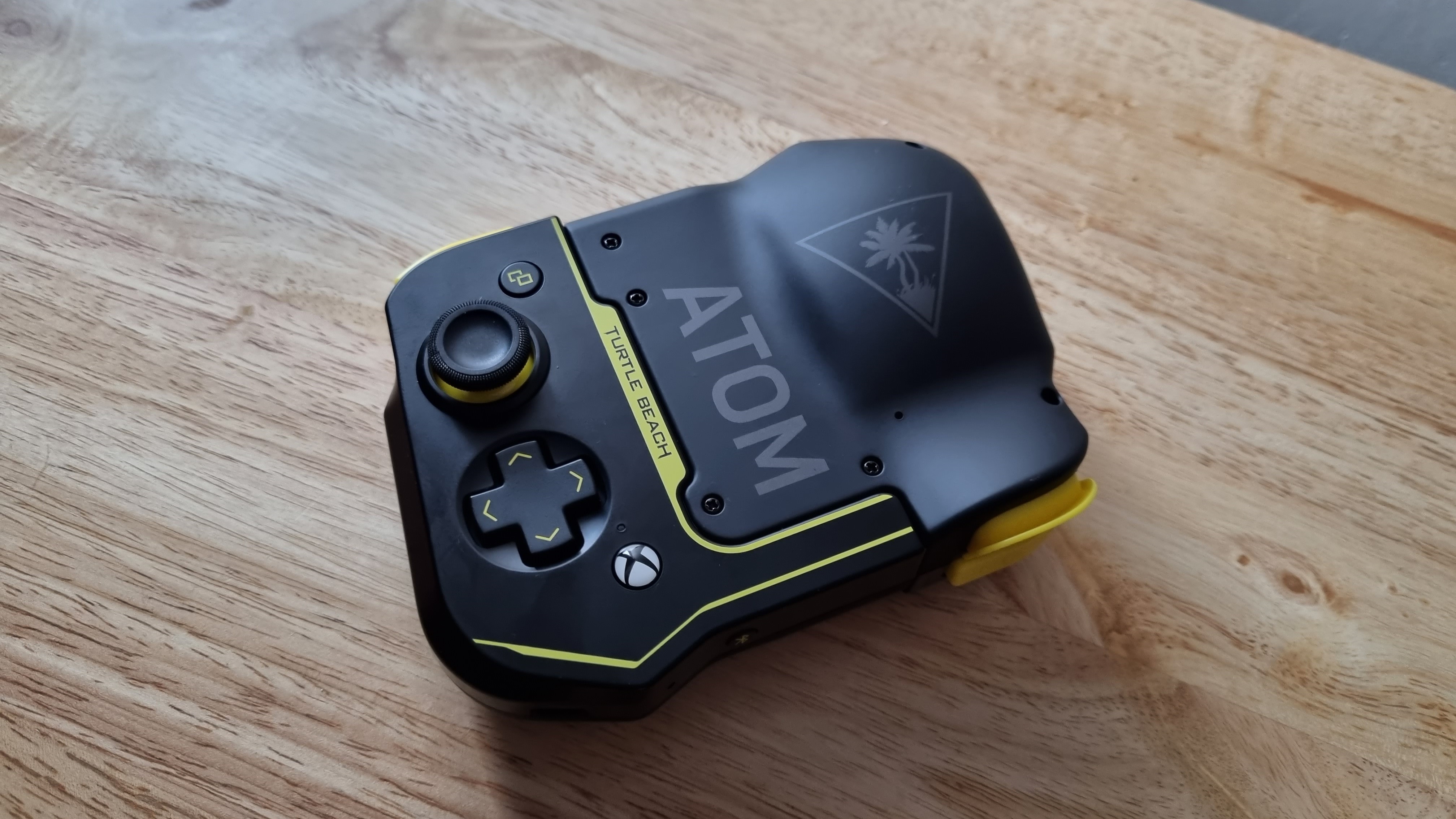 Turtle Beach Atom Controller em modo de armazenamento