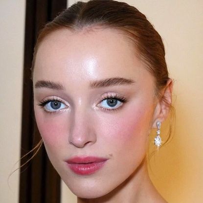 phoebe dynevor at the met gala make-up by sofia tilbury for Charlotte Tilbury