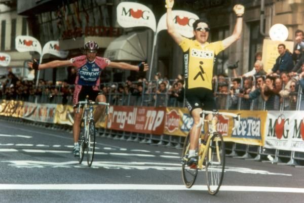 Fondriest accepts defeat after Laurent Jalabert outsprints him in 1995