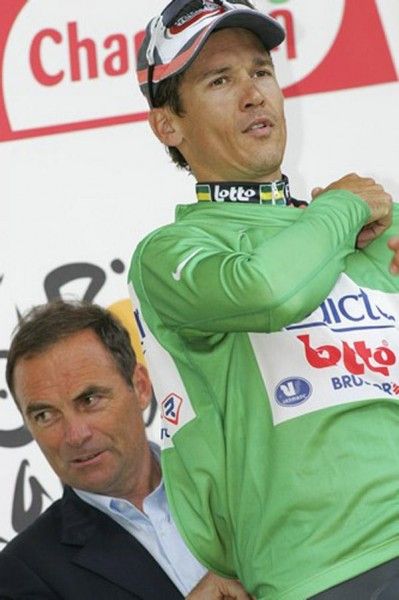 Robbie McEwen gets a zip