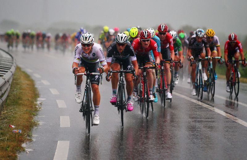 Michał Kwiatkowski putting the hammer down