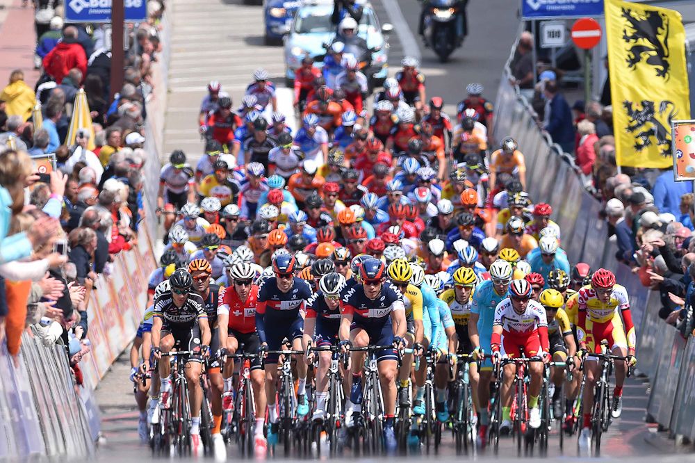 The bunch approaches the finish during stage 1 in Belgium.