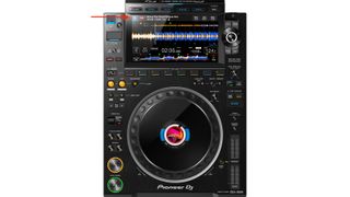 Pioneer CDJ 3000 with a red arrow pointing at the link button