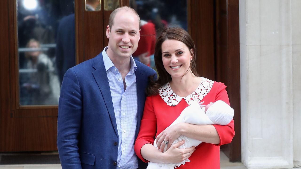 Prince William and Catherine, Princess of Wales with Prince Louis outside St Mary&#039;s Hospital