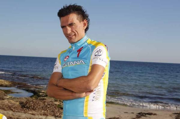 Paolo Tiralongo (Astana) out at the beach