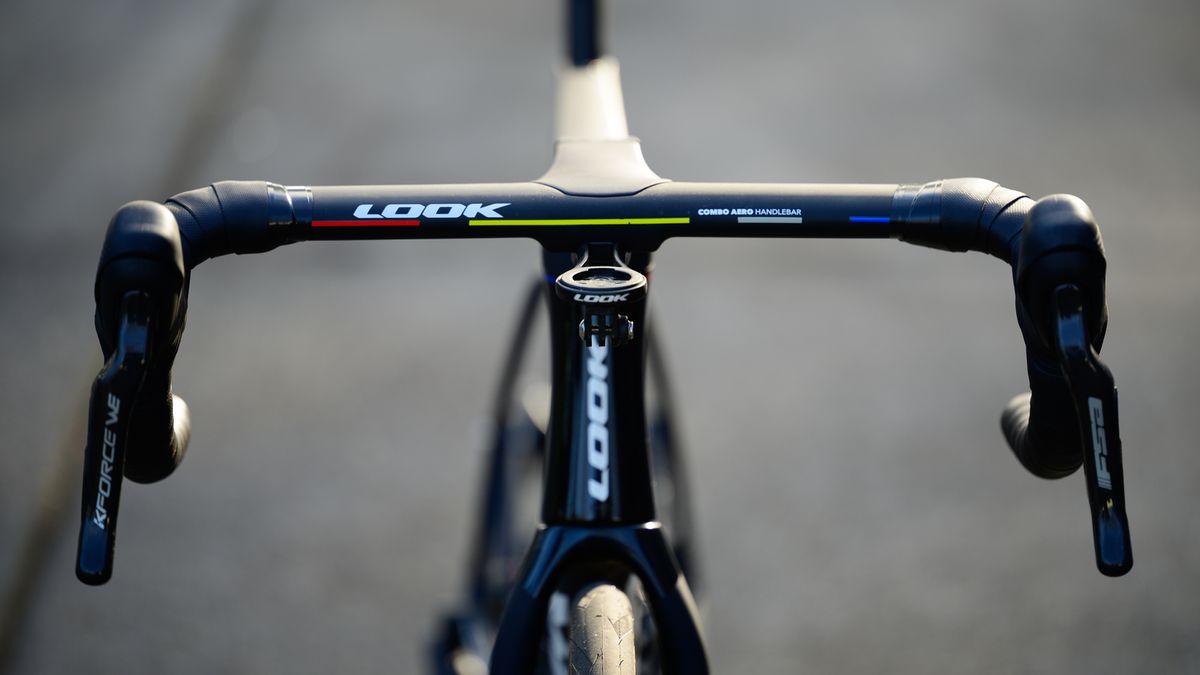Look 795 Blade RS front view of aero handlebar