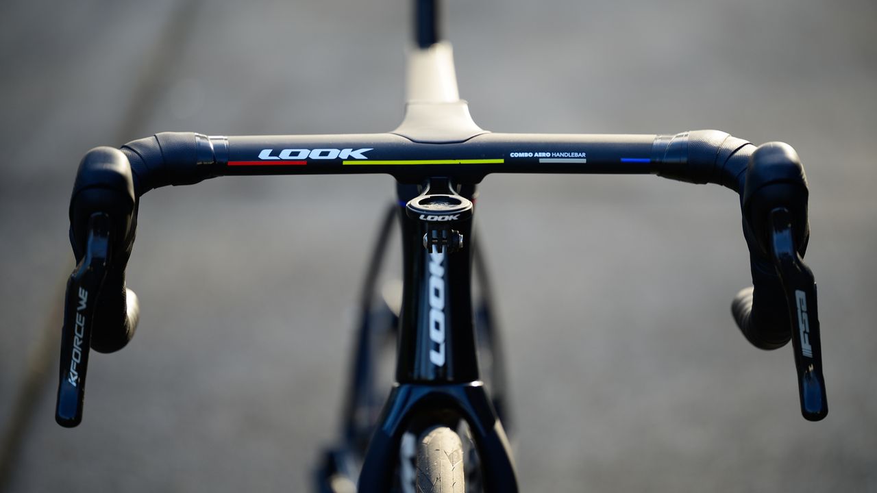 Look 795 Blade RS front view of aero handlebar