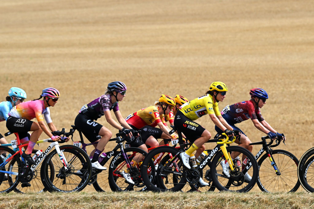 Marianne Vos stands out in the yellow jersey at the Tour de France Femmes
