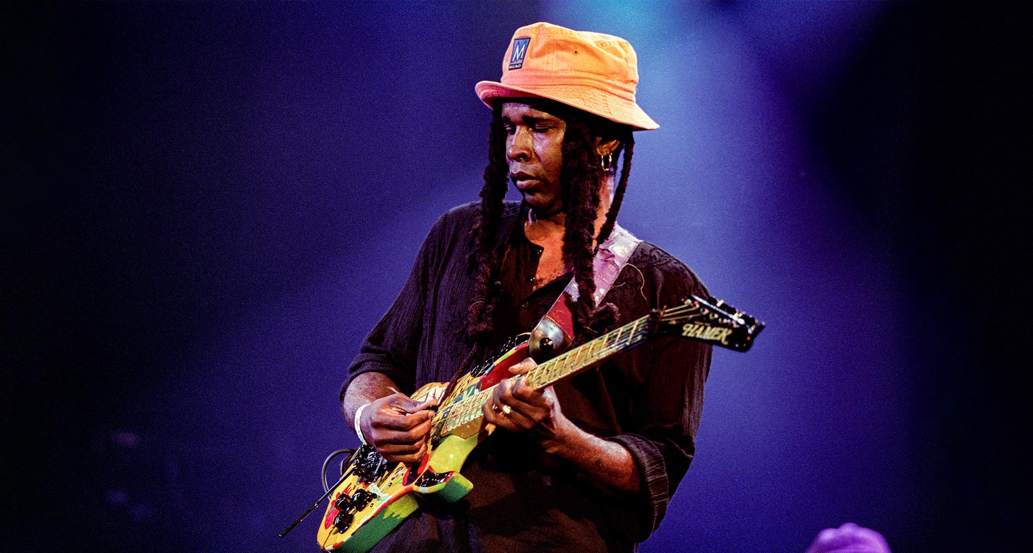 Vernon Reid plays the North Sea Jazz Festival 2001 wearing an orange bucket hat and playins his custom-graphic Hamer S-style
