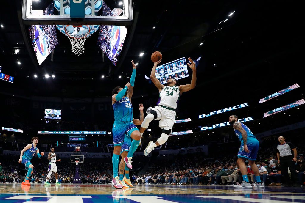 Milwaukee Bucks vs. Charlotte Hornets on Jan. 8, 2022