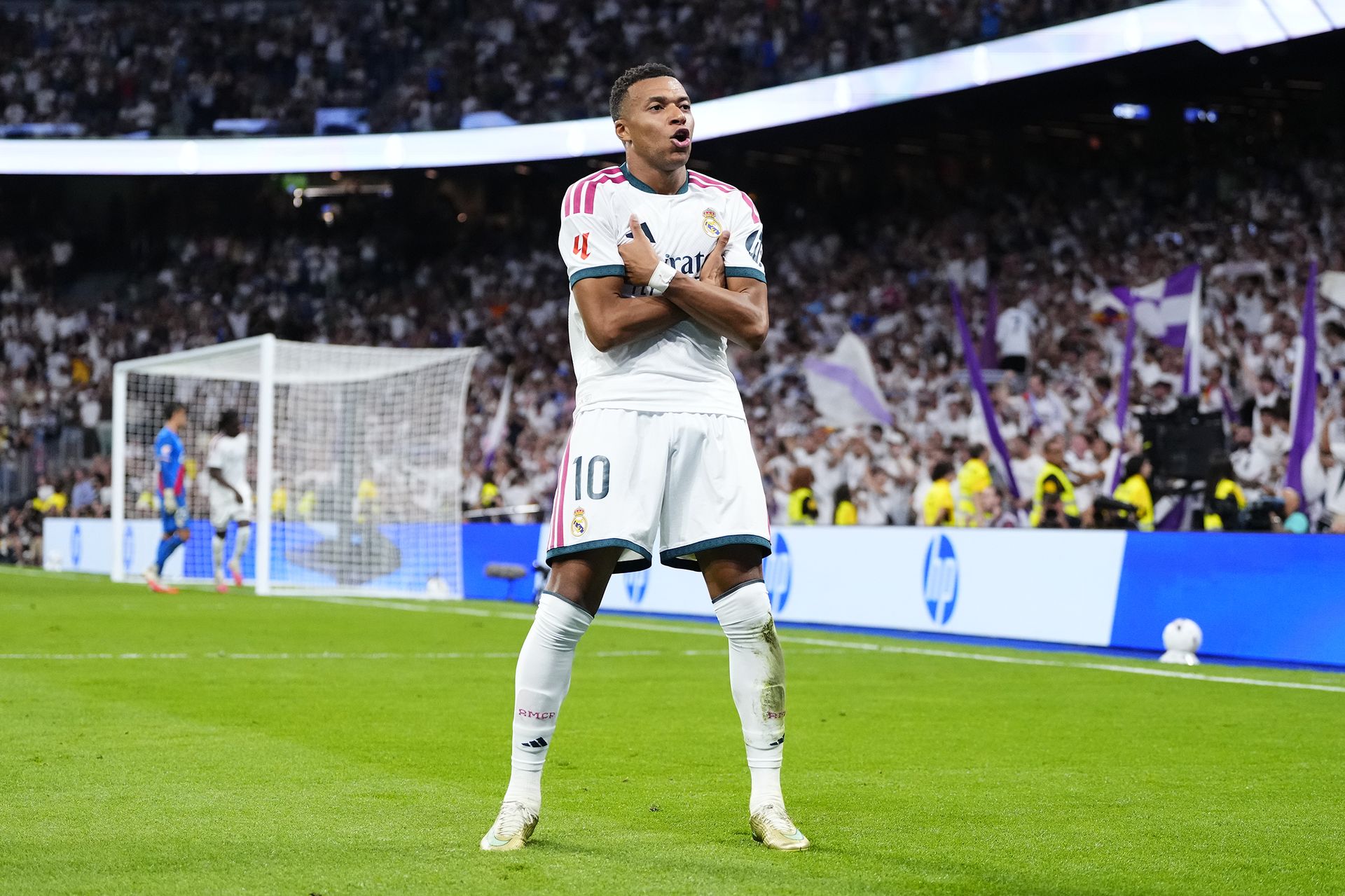 Kylian Mbappe in shock Liverpool talks, with move back ON: report