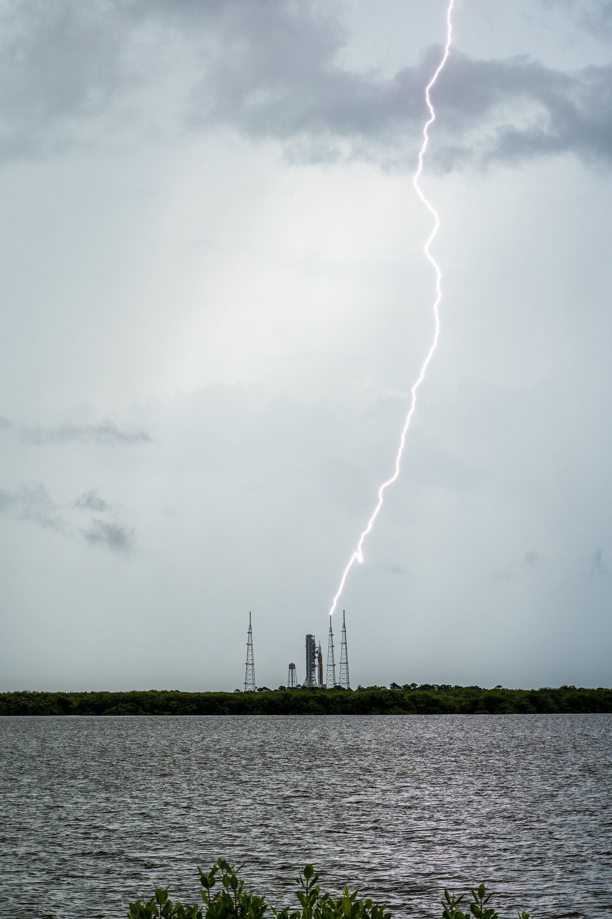 Lightning strike hits NASA's Artemis 1 moon rocket launch pad JeQCstDdshqRLEoTR5KZmD-1200-80