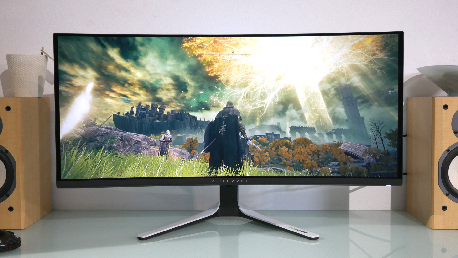 Image of the Alienware 34-inch AW3423DW on a desk.