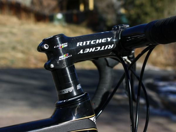 Scott leaves plenty of steerer tube exposed in case a more upright position is desired The only moderately elongated head tube still allows for a suitable racer-like position, though