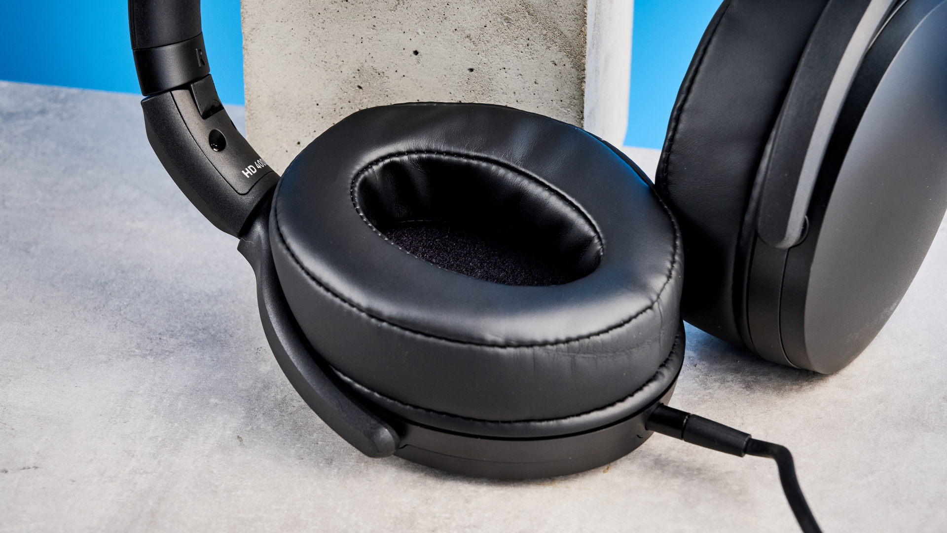 Sennheiser HD 400U earcups on a stone surface