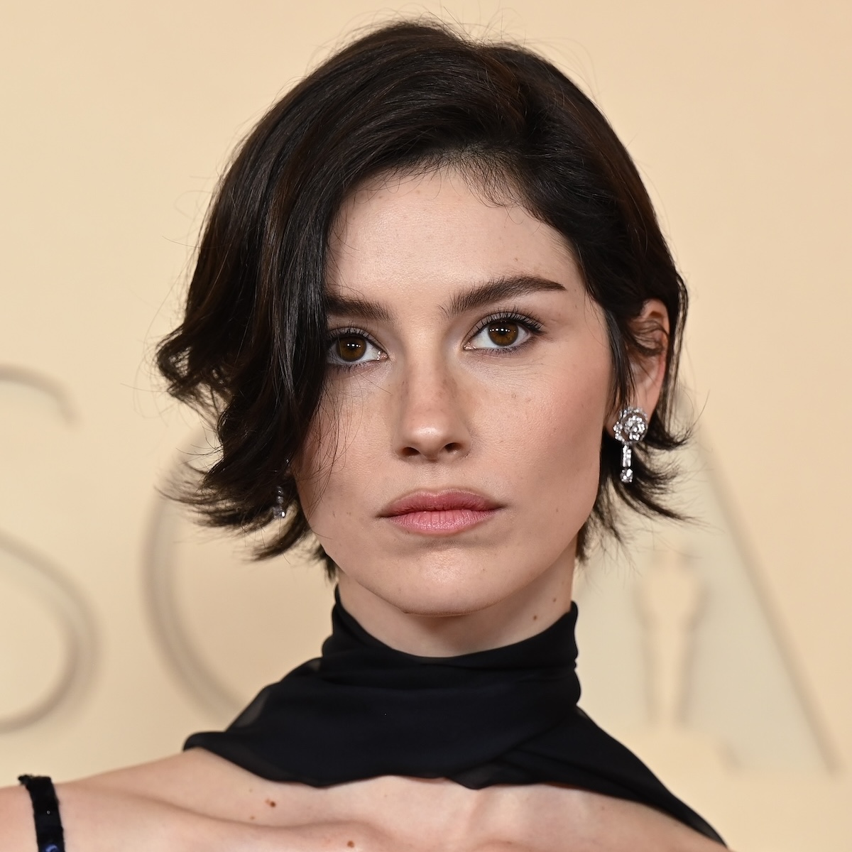 Gracie Abrams wearing Chanel foundation on the Oscars red carpet