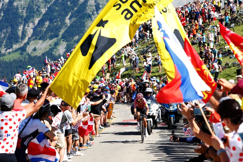 SUPERDEVOLUY LE DEVOLUY FRANCE JULY 17 Richard Carapaz of Ecuador and Team EF Education EasyPost competes in the breakaway while fans cheer during the 111th Tour de France 2024 Stage 17 a 1778km stage from SaintPaulTroisChateaux to Superdevoluy 1500m UCIWT on July 17 2024 in Superdevoluy Le Devoluy France Photo by Etienne Garnier PoolGetty Images