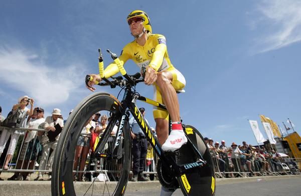 Philippe Gilbert (Omega Pharma-Lotto) in yellow
