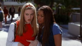 Alicia Silverstone and Stacey Dash talking in Clueless. 
