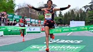 Mestawut Fikir crossing the Paris Marathon 2024 finish line