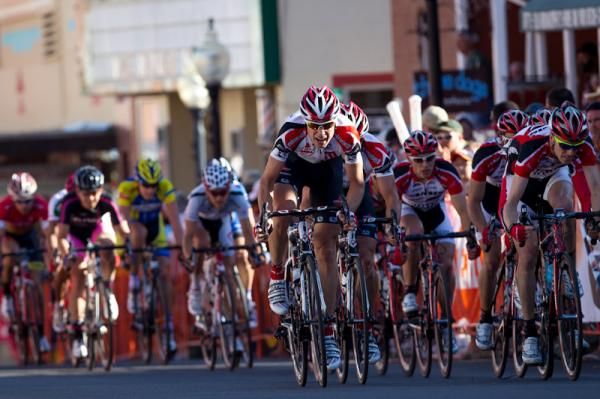 The Bissell and Jamis lead outs at the front with one lap to go