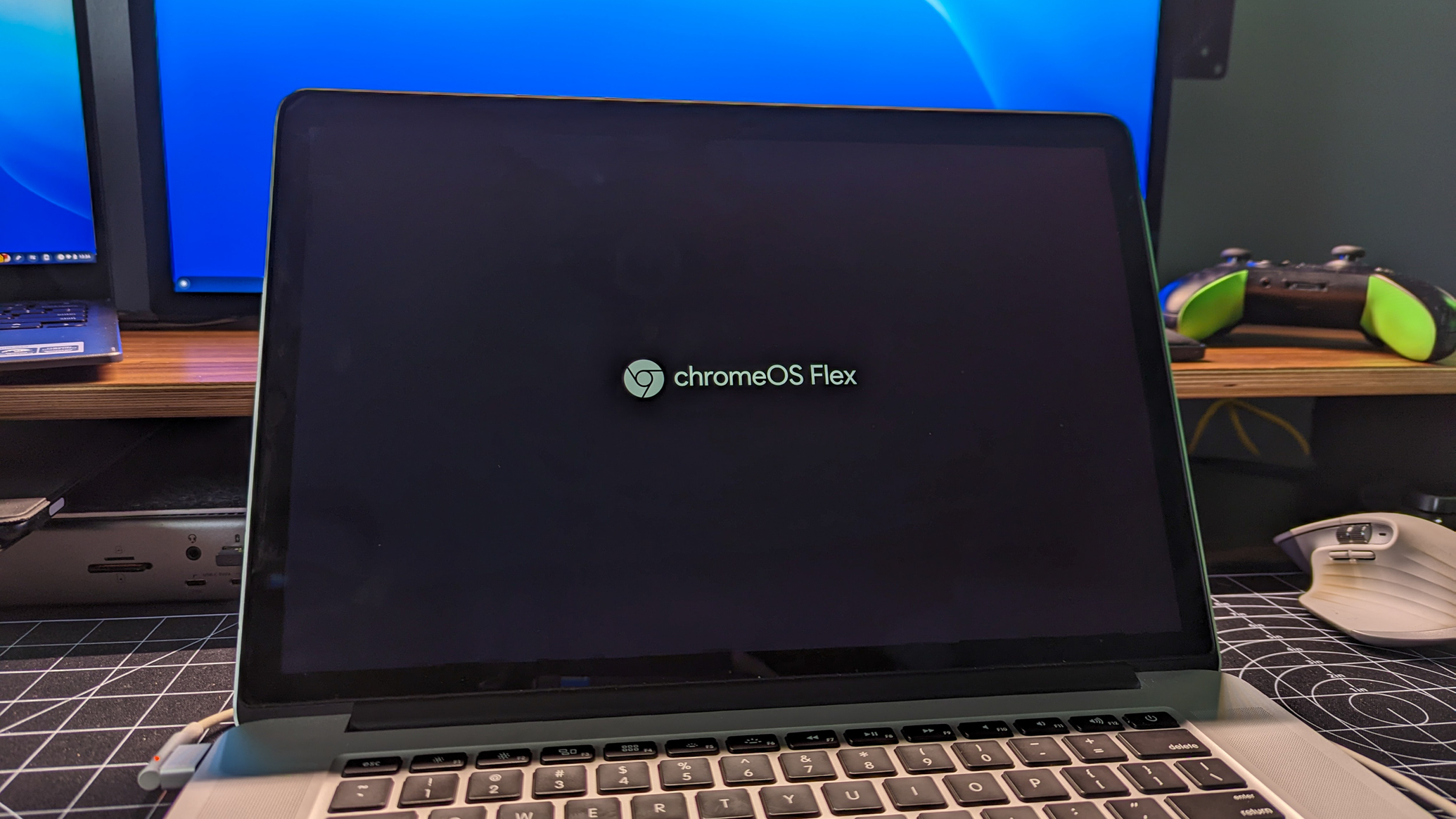 ChromeOS Flex boot screen on MacBook Pro