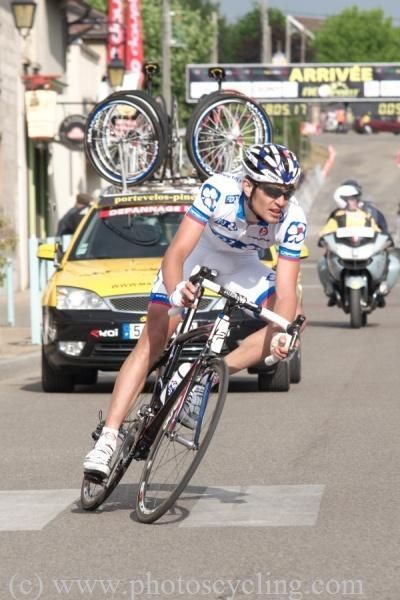 J&eacute;r&eacute;my Roy (FDJ) on the attack.