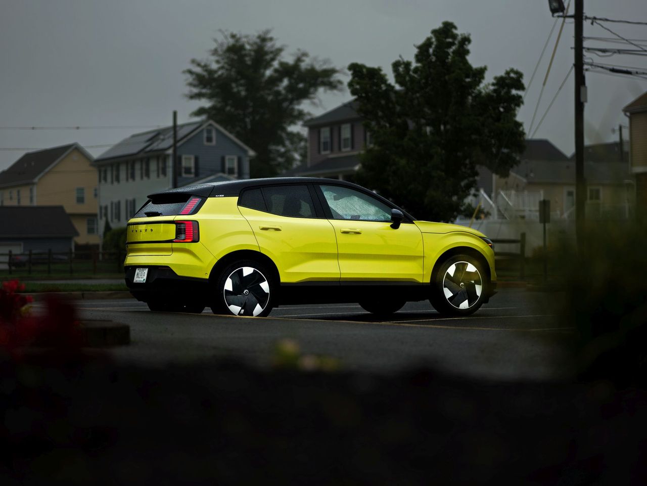 Volvo EX30 - Google Gemini vs. human edit
