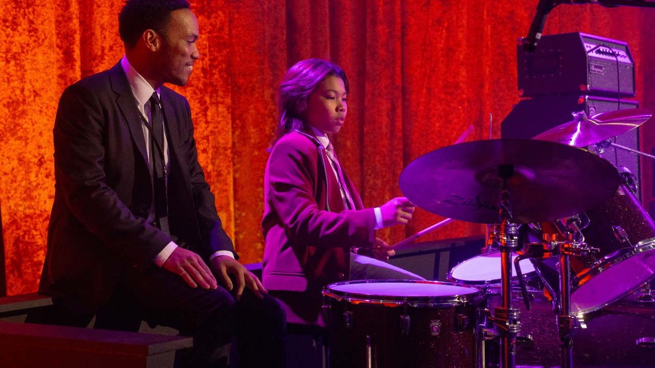 Anderson .Paak teaching Soul Rasheed to play drums in K-Pops!