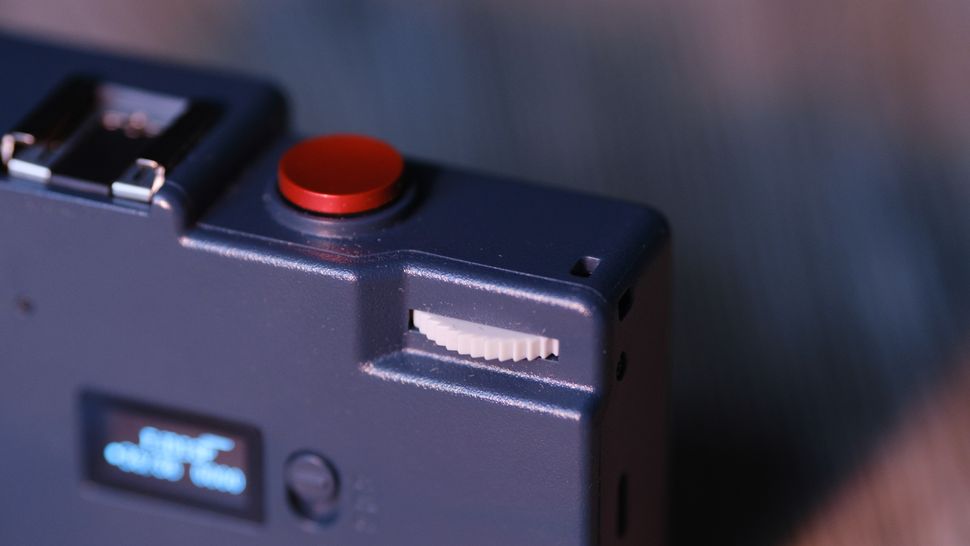 This new “disposable” digital compact camera feels like film. I tried ...