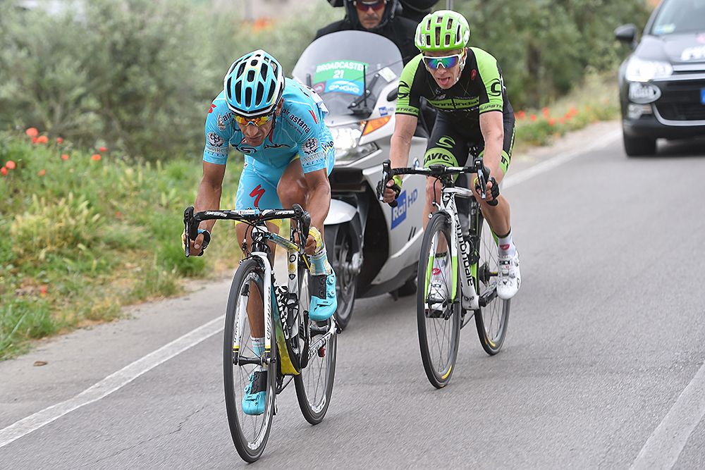Paolo Tiralongo (Astana) catches Tom Jelte Slagter (Cannondale-Garmin)