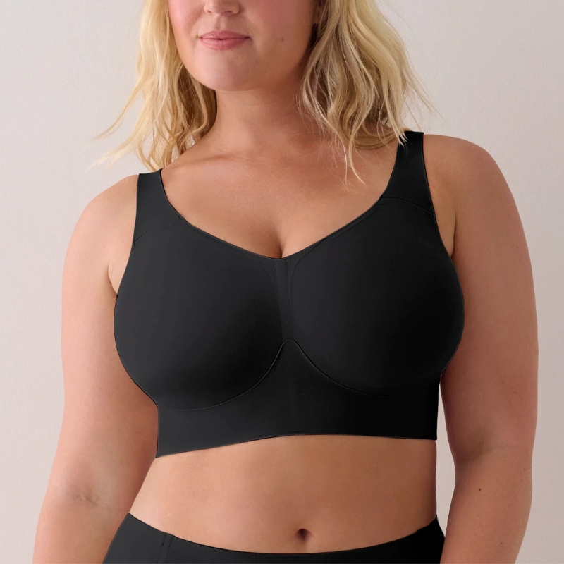 Model wearing Evelyn &amp;amp; Bobbie Busty Br in black