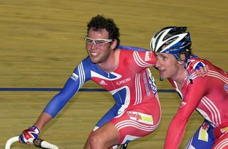 Great Britain team-work wins record numbers of medals at Worlds; Cavendish (l) and Wiggins after Madison win