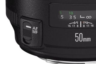 This switch indicates that this particular lens is capable of both manual focus (MF) and autofocus (AF)