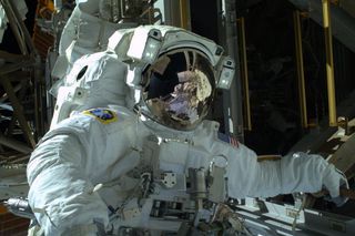 Mike Hopkins Tweets Selfie During Spacewalk