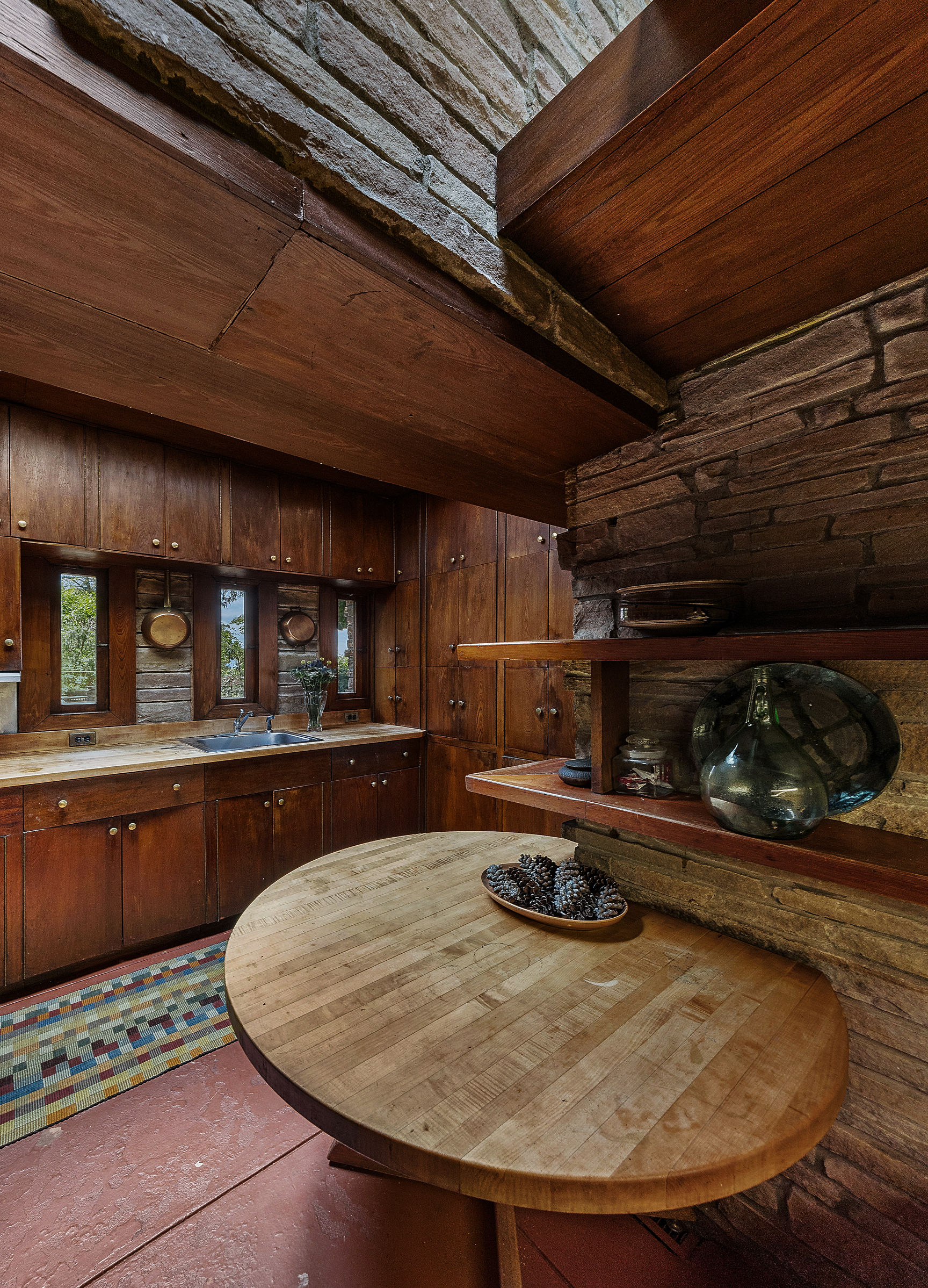 frank lloyd wright shavin house in tennessee, on the market for $1.6 million