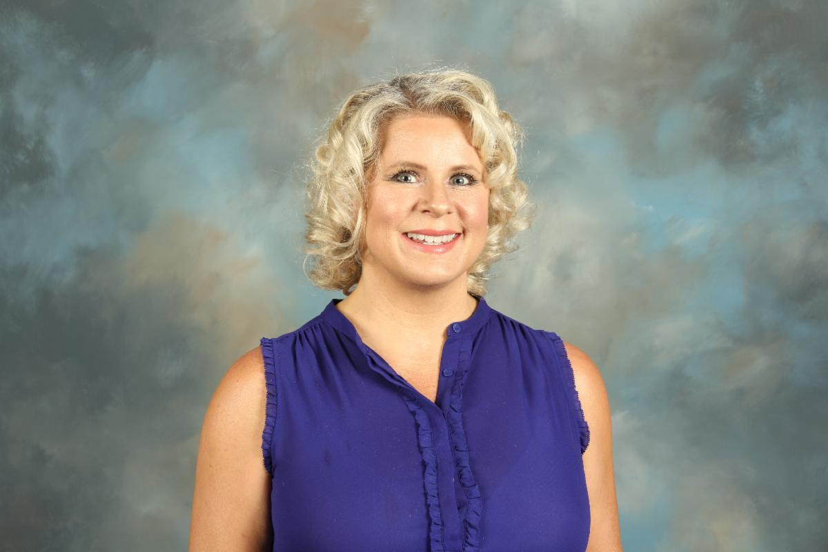 Smiling headshot of Mondae Hott.