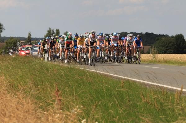 The bunch, led by HTC-HighRoad chased down the Wyman break