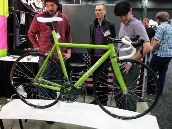 Gaulzetti brought this TIG-welded aluminum road racer, built with Dedacciai tubing and featuring a 44mm head tube, BB30 bottom bracket shell, an integrated seatmast and internal wiring for the Shimano Dura-Ace Di2 group.