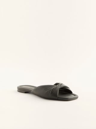 Mikki Twist Flat Sandal