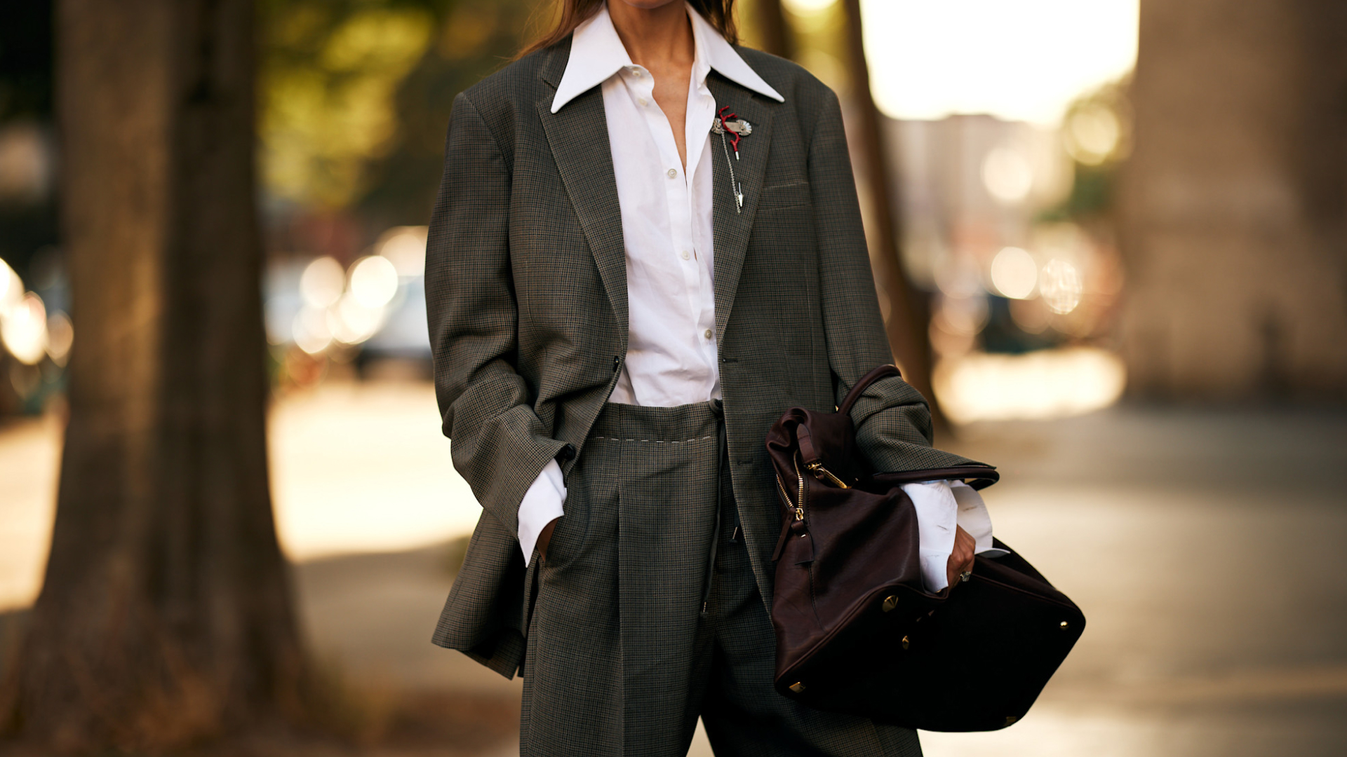 Woman holding a fall bag