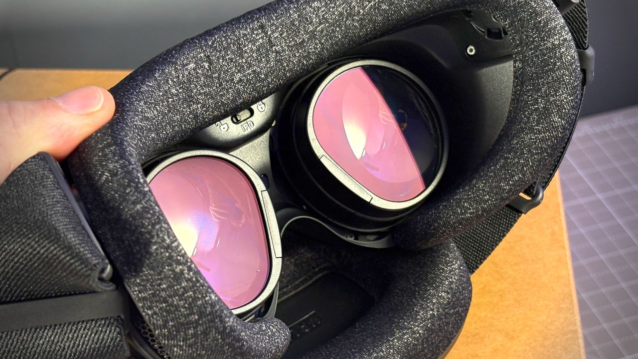The Steam Frame's pancake lenses on display.