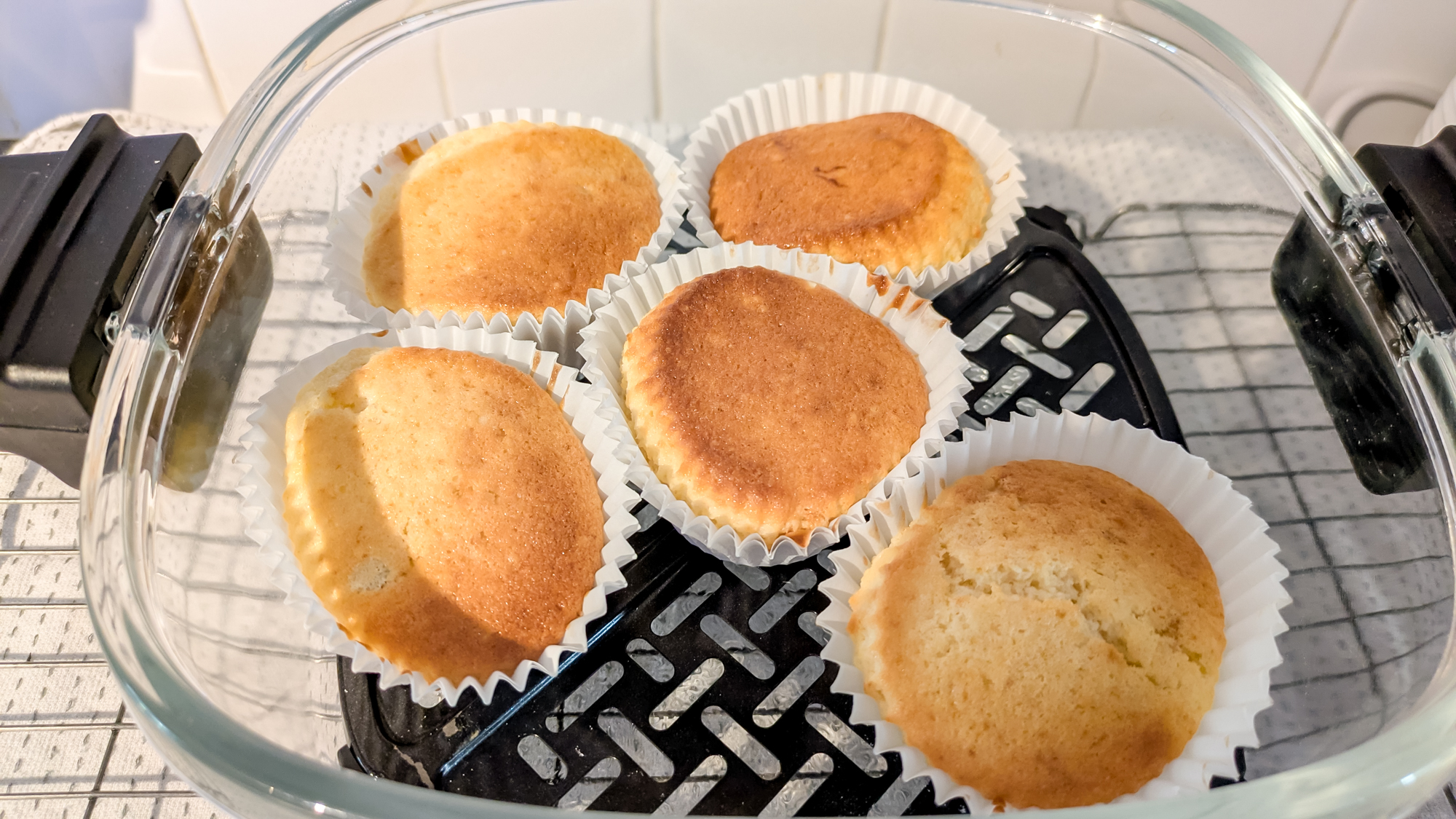 Lemon cupcakes baked in air fryer