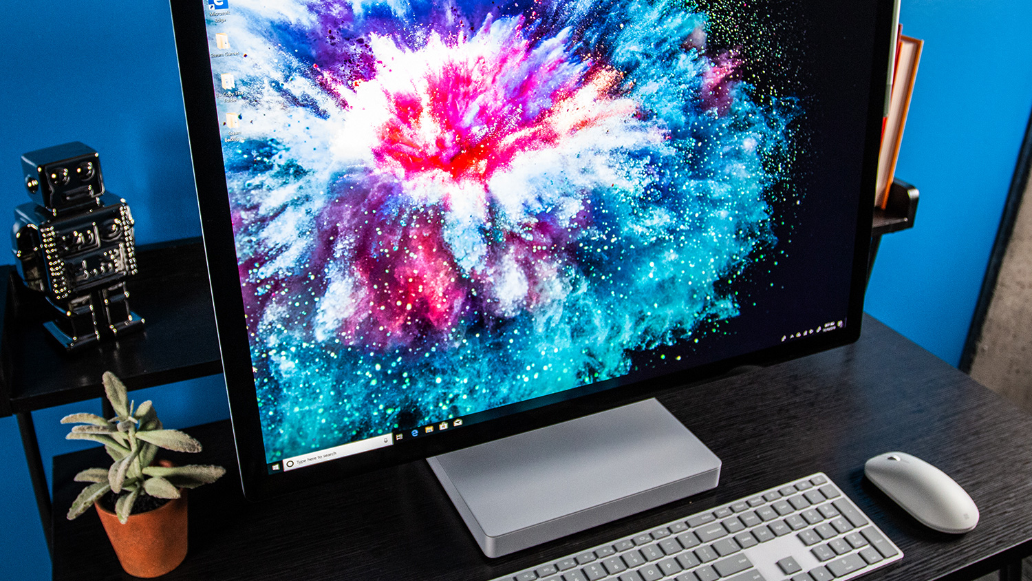 Microsoft Surface Studio 2 connected  a desk