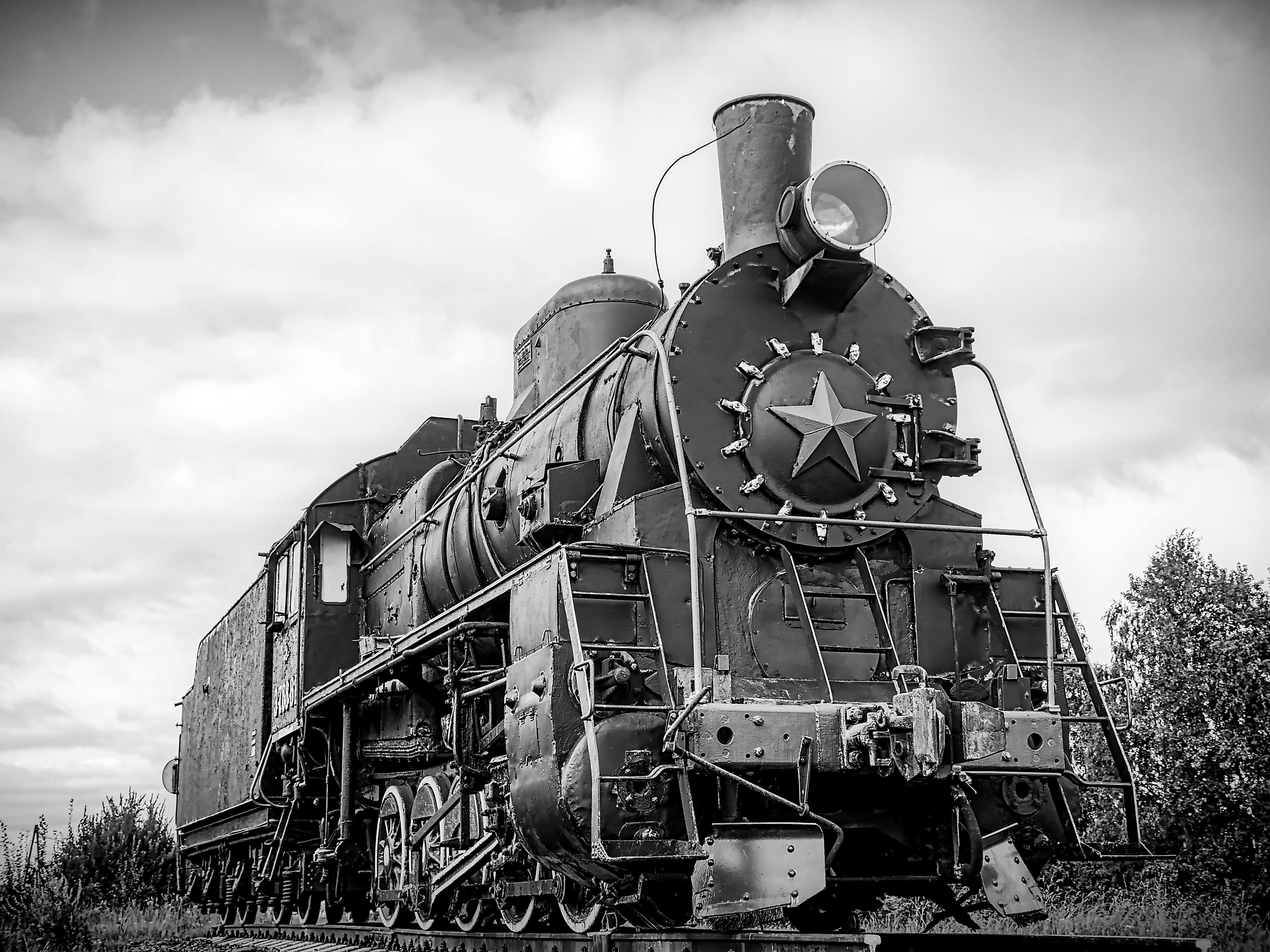 GuruShots - Powerful Black & White Jan 26