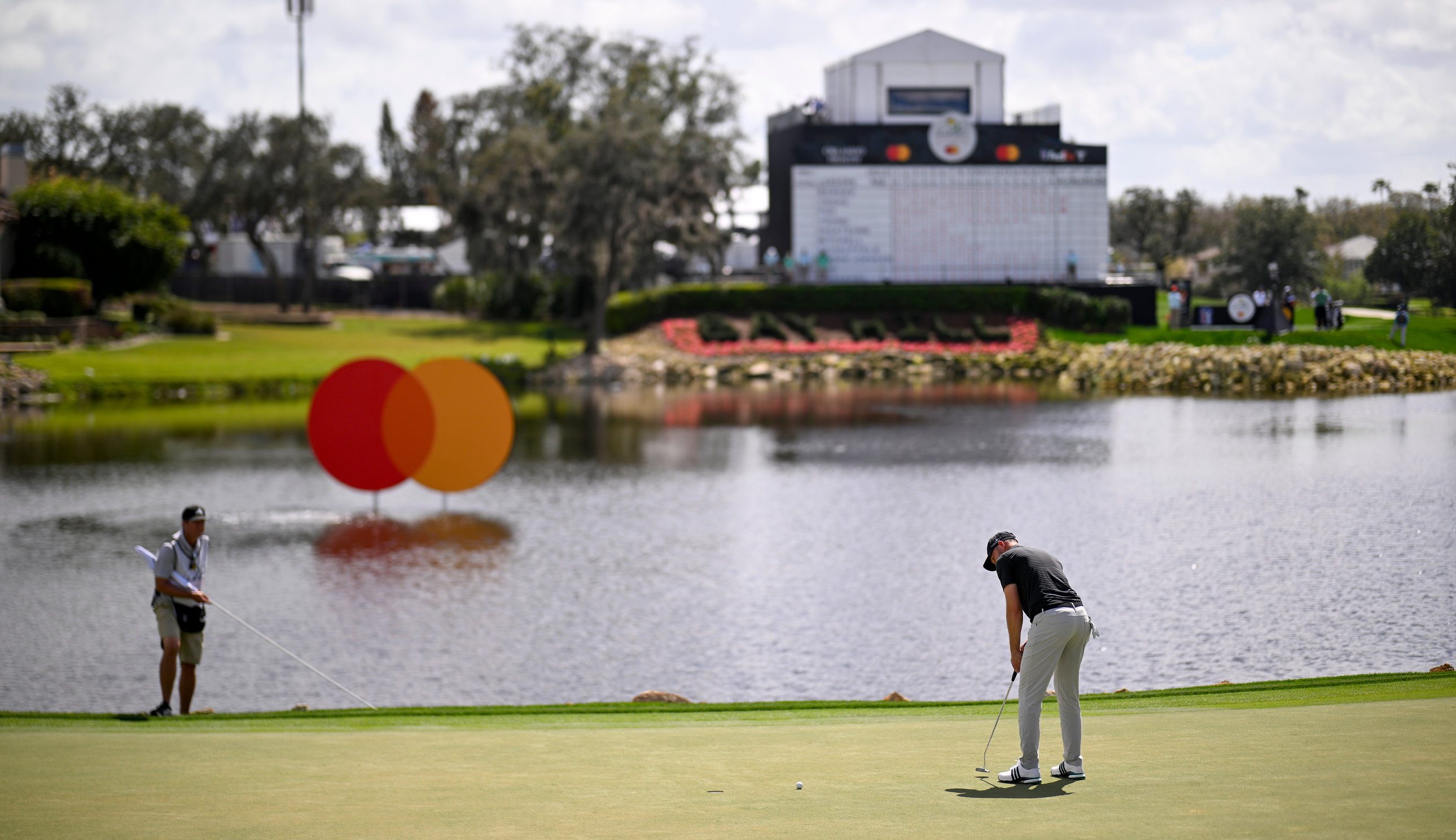 Daniel Berger hits a putt on the green