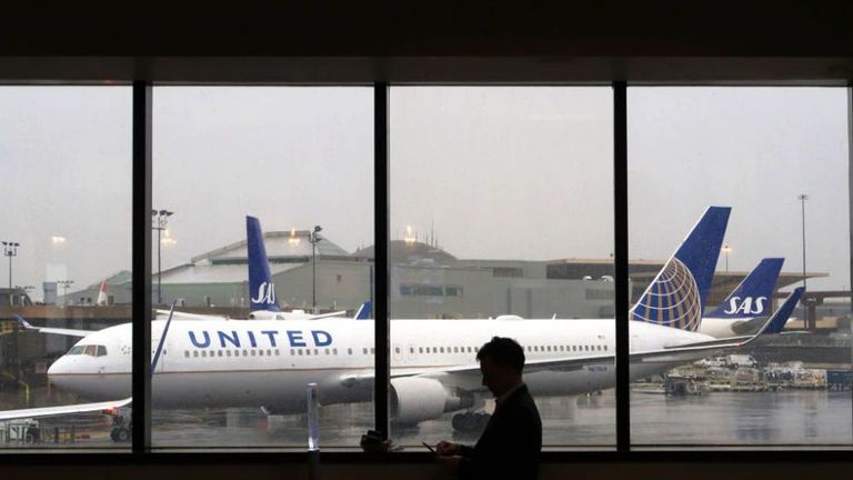 Air travel, Airline, Airplane, Airliner, Aircraft, Airport, Aerospace engineering, Vehicle, Aviation, Wide-body aircraft,