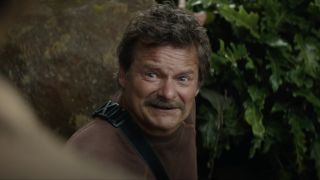 Kenny (Steve Zahn) speaks to his friends in Anaconda