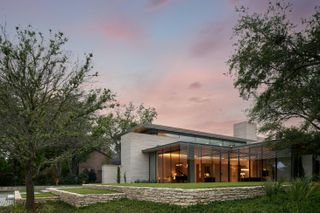Saint Andrews Residence, a Dallas house by smitharc